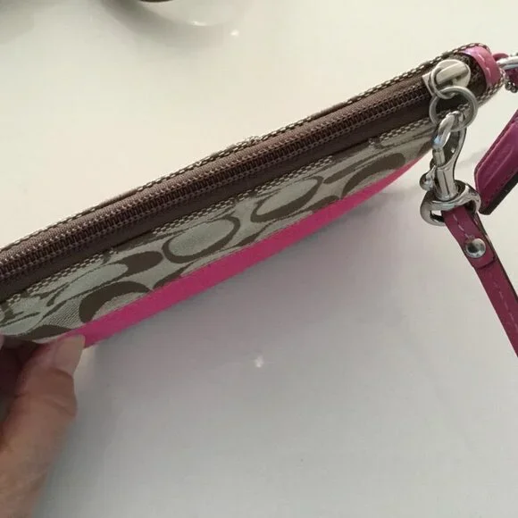 Coach Signature C Wristlet w/Pink Stripe and Pink Hangtag - Picture 5 of 6